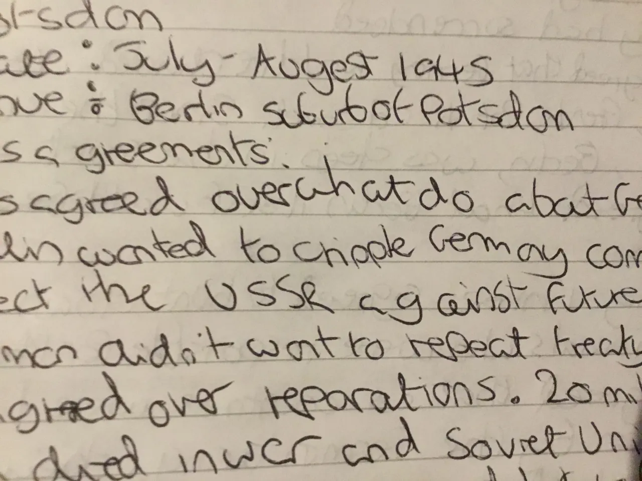 Zdjęcie Jak pisać w zeszycie w linie, aby uniknąć bałaganu i poprawić czytelność