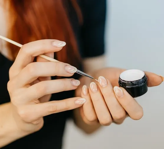 Zdjęcie Jak zrobić manicure żelowy w domu: 7 prostych kroków dla początkujących