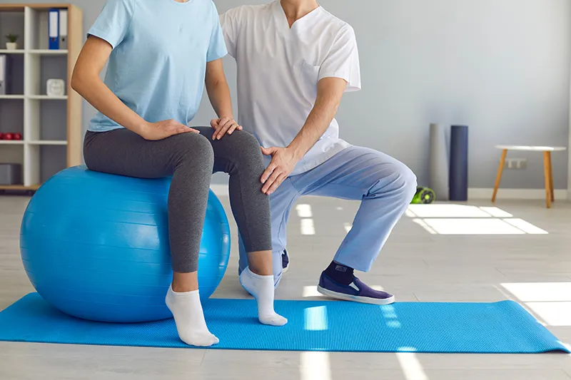 Zdjęcie Czy fizjoterapeuta a rehabilitant to to samo? Odkryj kluczowe różnice