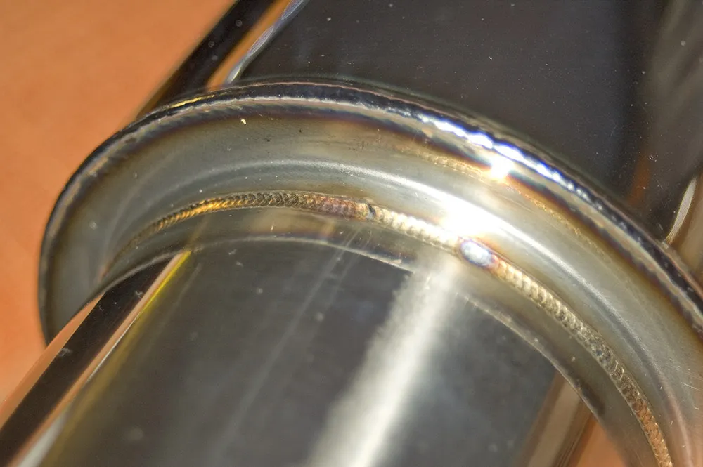 Zdjęcie Jak wyciszyć wydech przelotowy i cieszyć się ciszą w aucie