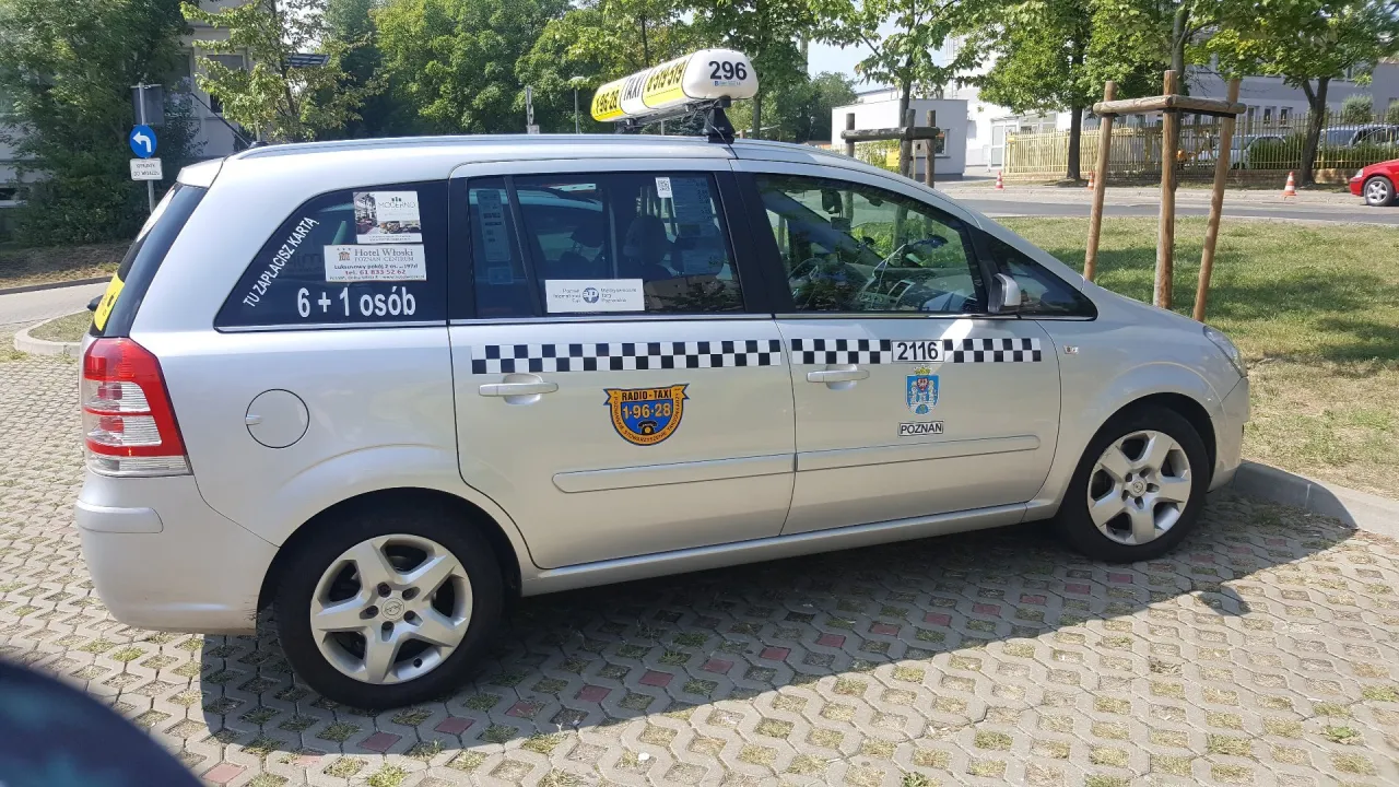 Zdjęcie Ile kosztuje taxi w Poznaniu? Sprawdź ceny i taryfy, by nie przepłacić