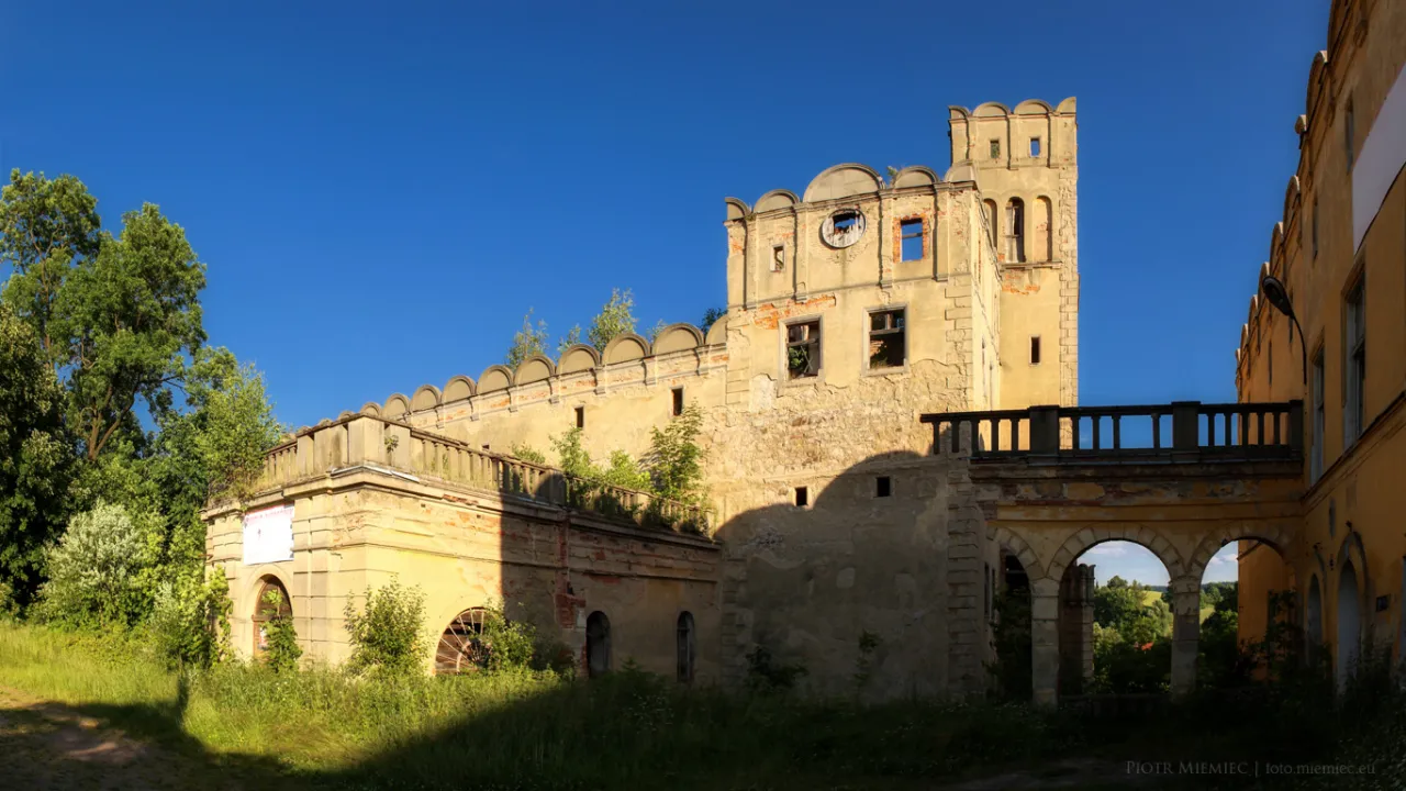 Zdjęcie Ruiny zamku w Ratnie Dolnym - historia, stan i atrakcje turystyczne