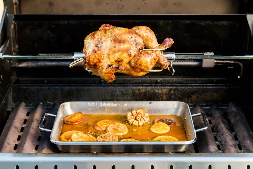 Zdjęcie Najlepsze grille z rożnem obrotowym – jak wybrać idealny model?