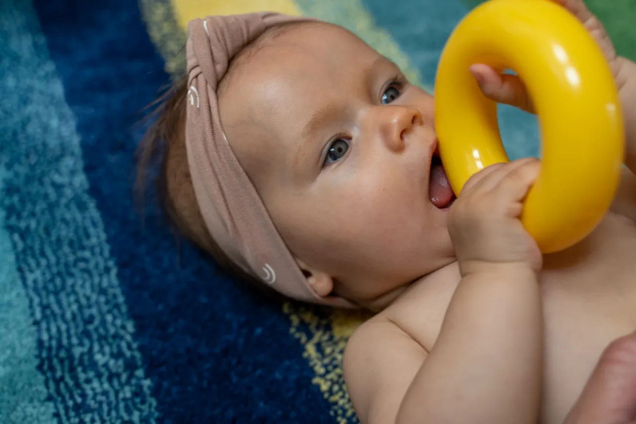 Zdjęcie Sensoryczna niemowle: jak wspierać rozwój sensoryczny dziecka
