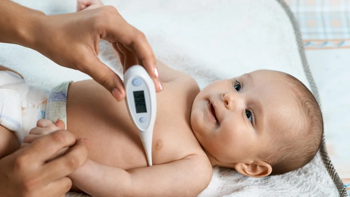 Zdjęcie Kiedy z dzieckiem na pogotowie? Temperatura alarmowa i objawy