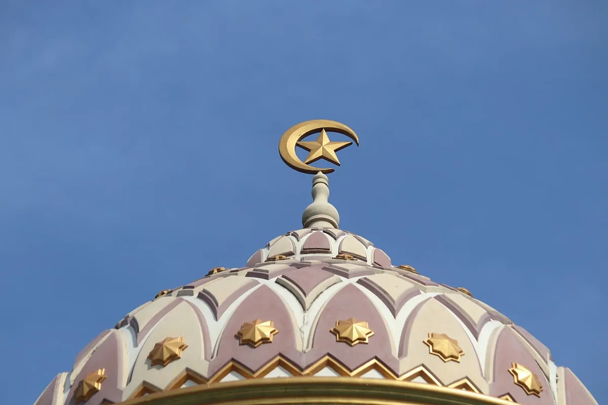 Zdjęcie Symbol islamu co oznacza – znaczenie i historia najważniejszych symboli
