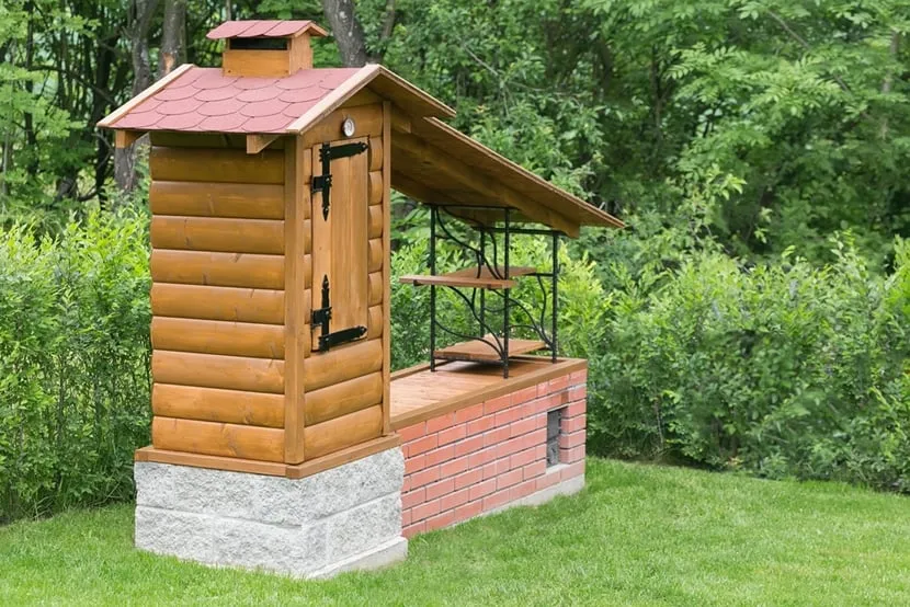 Zdjęcie Jak samodzielnie zbudować domową wędzarnię z drewna - kompletna instrukcja krok po kroku