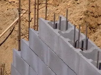 Zdjęcie Ile betonu potrzeba na pustak szalunkowy 25? Obliczenia i praktyczne porady