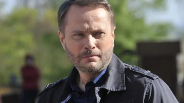 Zdjęcie Czy ojciec Mateusz żyje? Aktualne informacje o postaci i aktorze