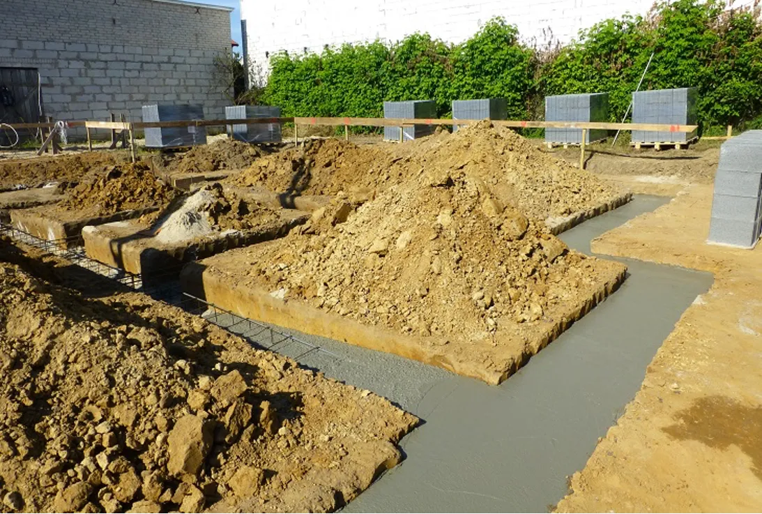 Zdjęcie Czy można mieszać cement z ziemią? Odkryj ryzyka i korzyści