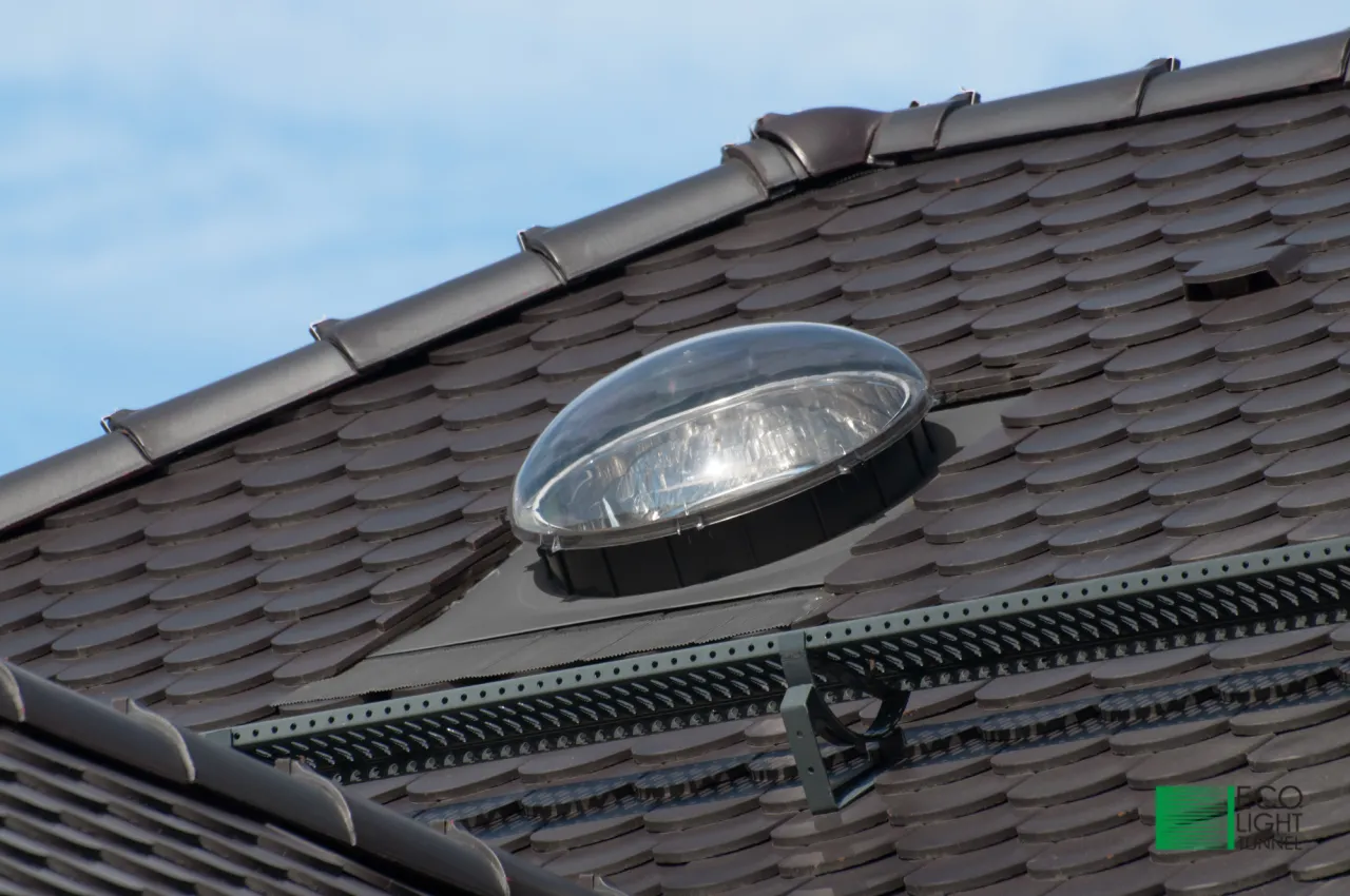 Zdjęcie Świetliki w dachu: Jak zwiększyć naturalne światło i oszczędzać energię