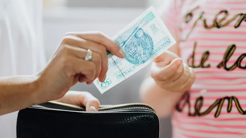 Zdjęcie Ile można dać dziecku pieniędzy bez podatku? Sprawdź limity darowizn