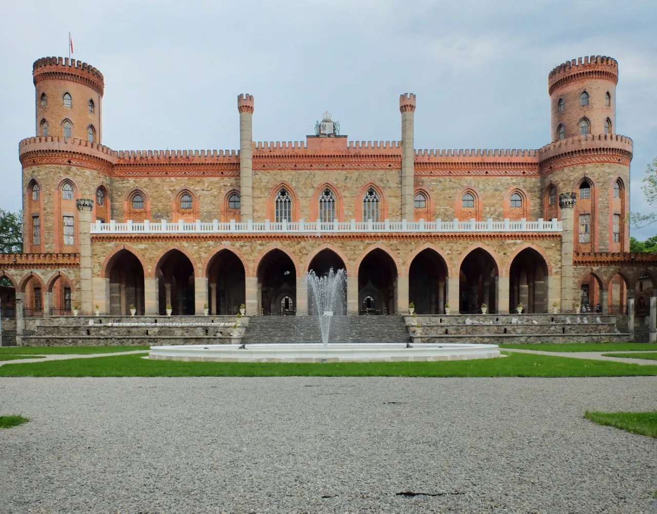 Zdjęcie Pałac Marianny Orańskiej w Kamieńcu: historia, architektura i zwiedzanie