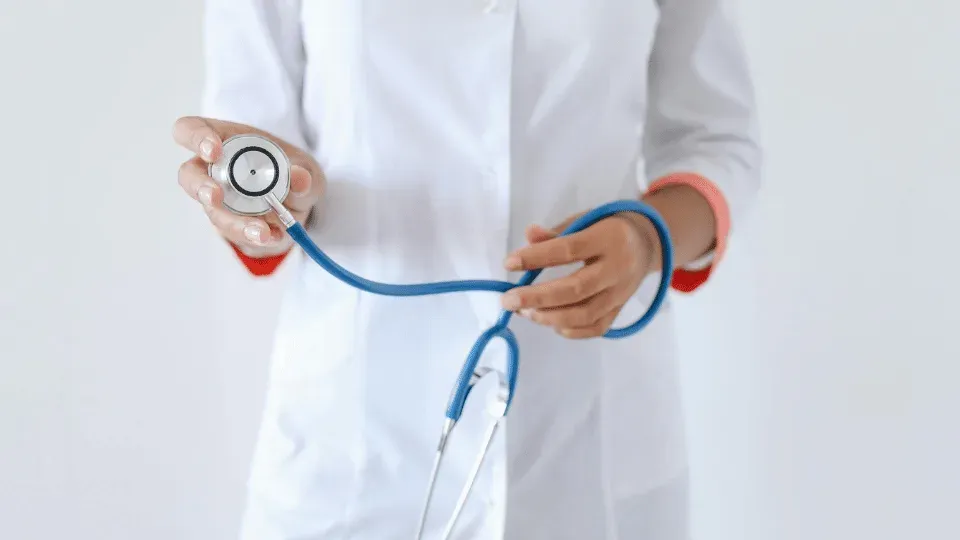 Zdjęcie Czy lekarz rodzinny może wystawić skierowanie na biopsję i jak to zrobić?