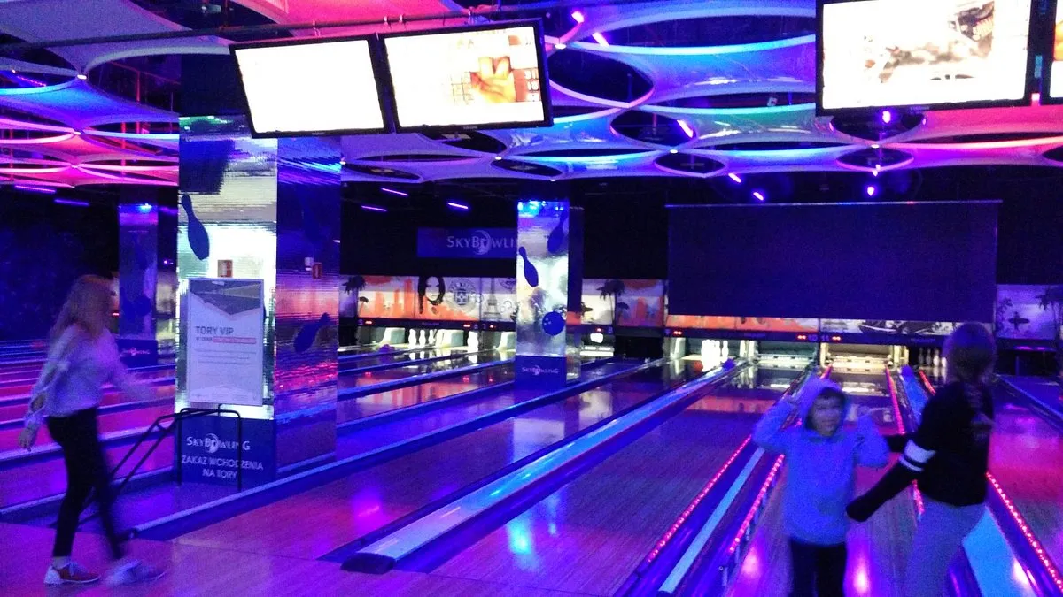 Zdjęcie Gdzie zagrać w bowling we Wrocławiu? Sky Tower zaskoczy ofertą