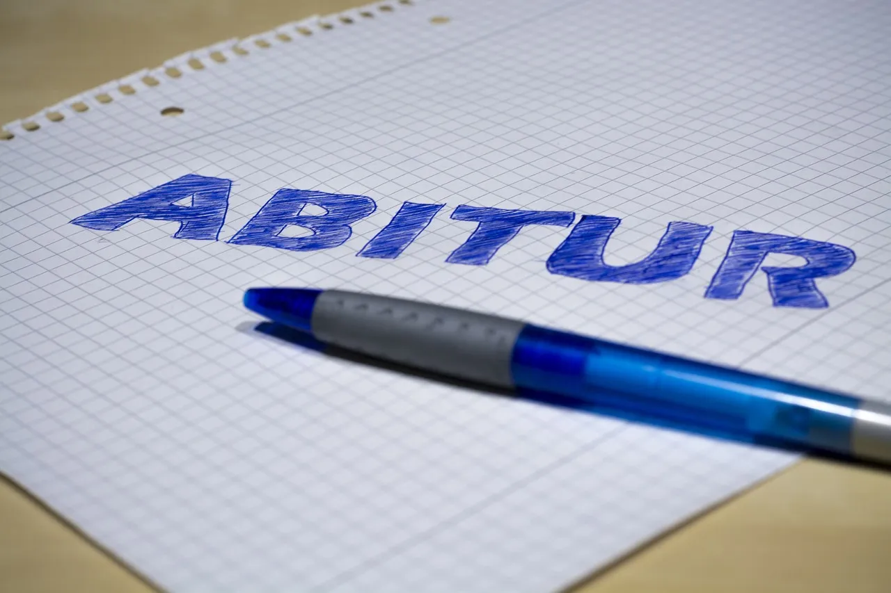 Zdjęcie Welche Noten braucht man für Abitur? Wichtige Anforderungen und Tipps