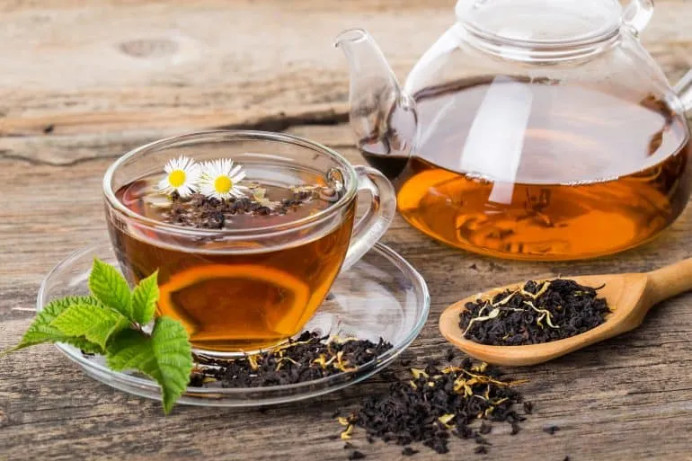 Zdjęcie Jak parzyć czarną herbatę, by uniknąć gorzkiego smaku i cieszyć się aromatem