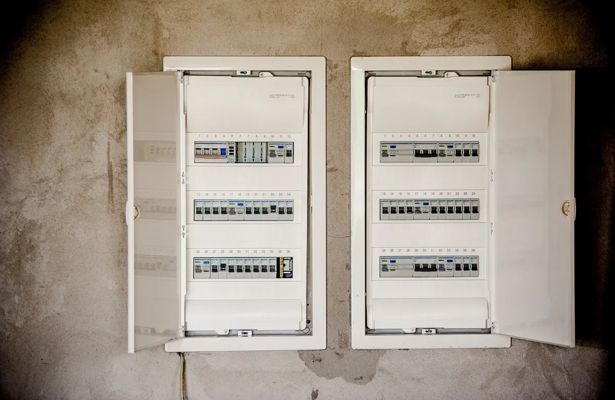 Zdjęcie Jak podłączyć skrzynkę elektryczną bez błędów i z zachowaniem bezpieczeństwa
