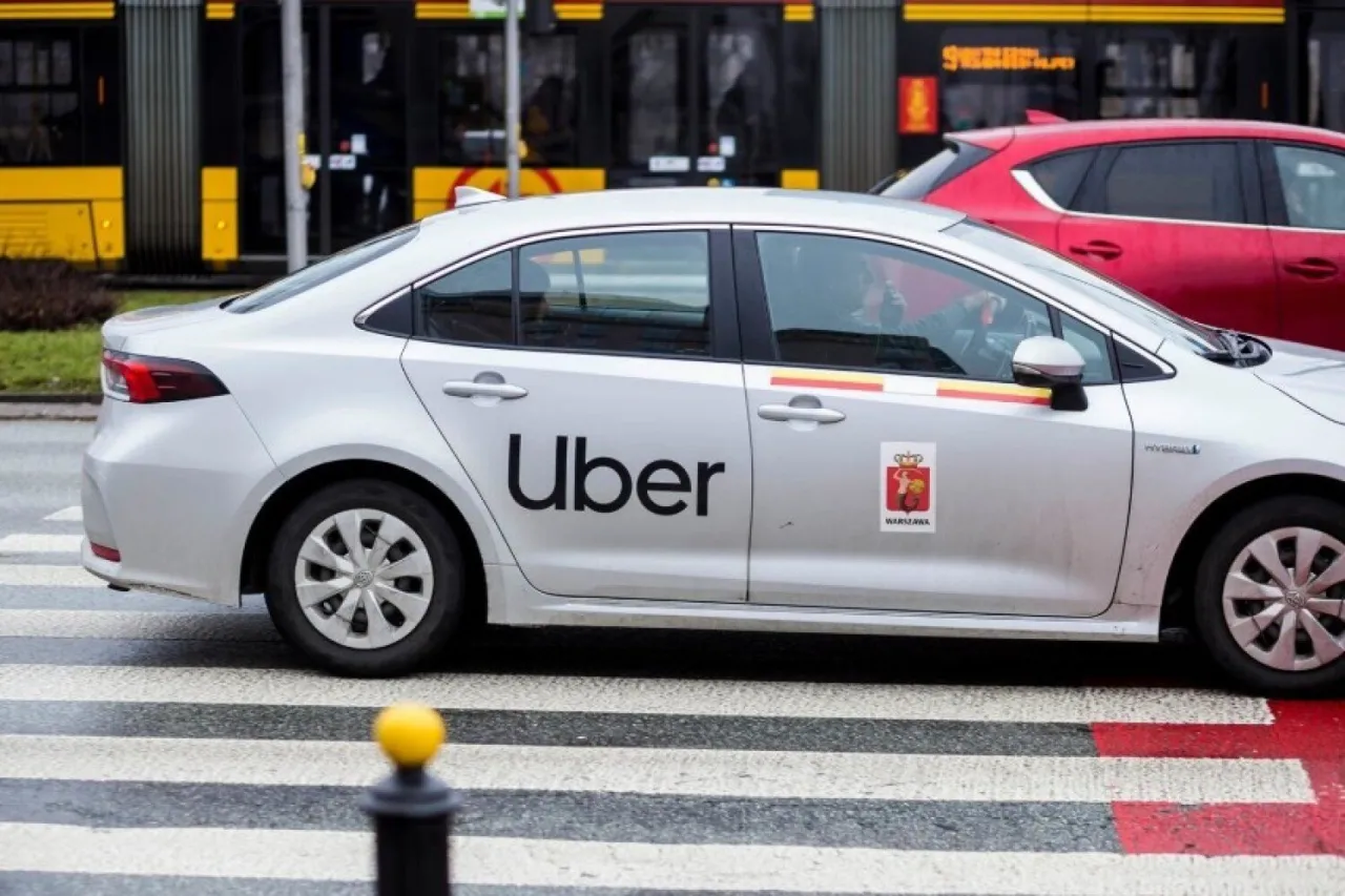Zdjęcie Ile kosztuje taxi z lotniska Chopina na dworzec Zachodni? Sprawdź ceny!