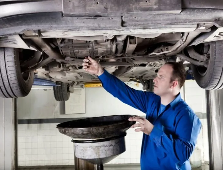 Zdjęcie Iveco Daily 3.0 ile oleju do silnika? Sprawdź, aby uniknąć problemów!