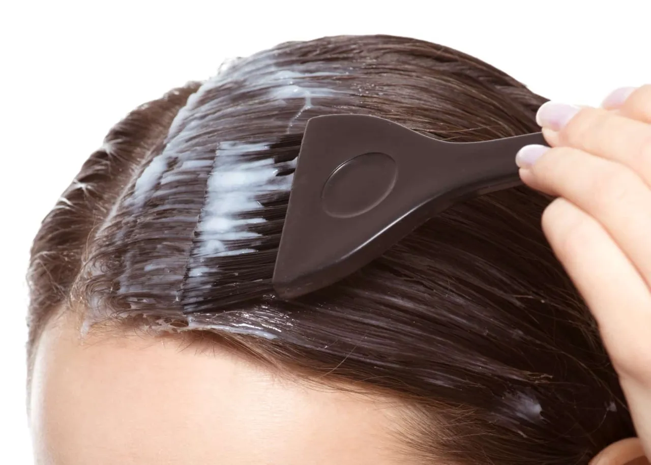 Zdjęcie Ile trzymać peeling na głowie? Skuteczny czas i wskazówki