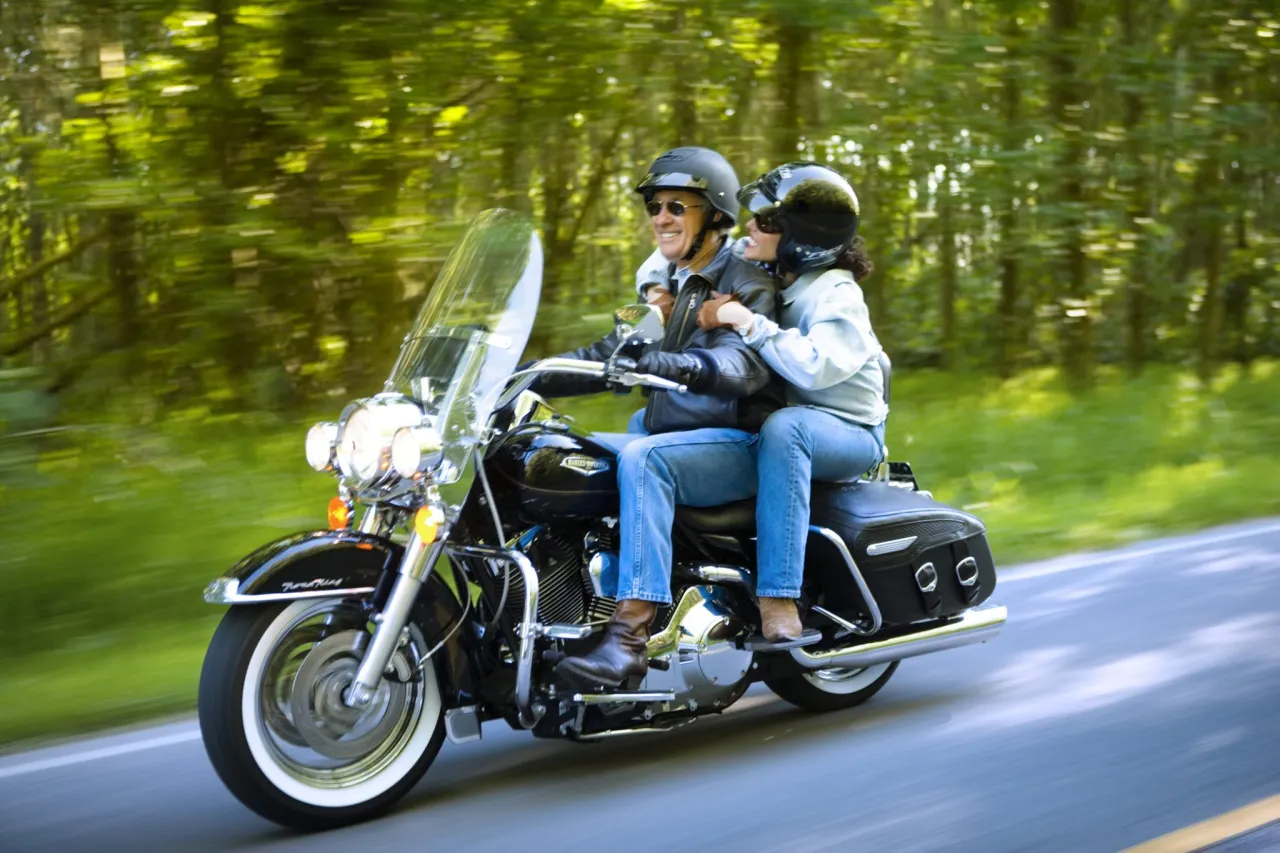 Zdjęcie Ile kosztuje rejestracja motoroweru? Sprawdź wszystkie opłaty i uniknij niespodzianek!