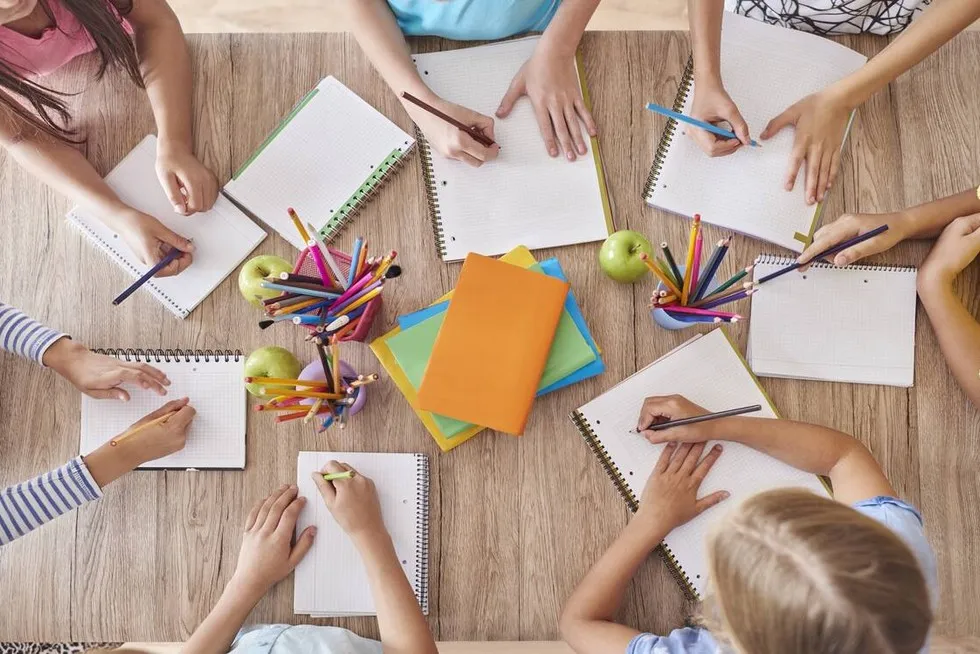 Zdjęcie Ile zeszytów do 4 klasy potrzebujesz? Kompletna lista z podziałem