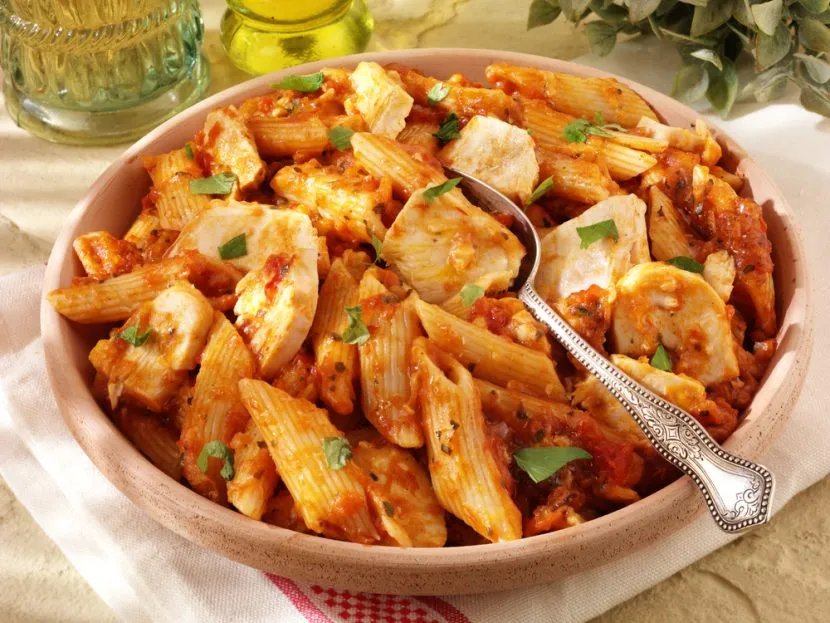 Zdjęcie Penne arrabiata z kurczakiem - prosty przepis na pyszne danie