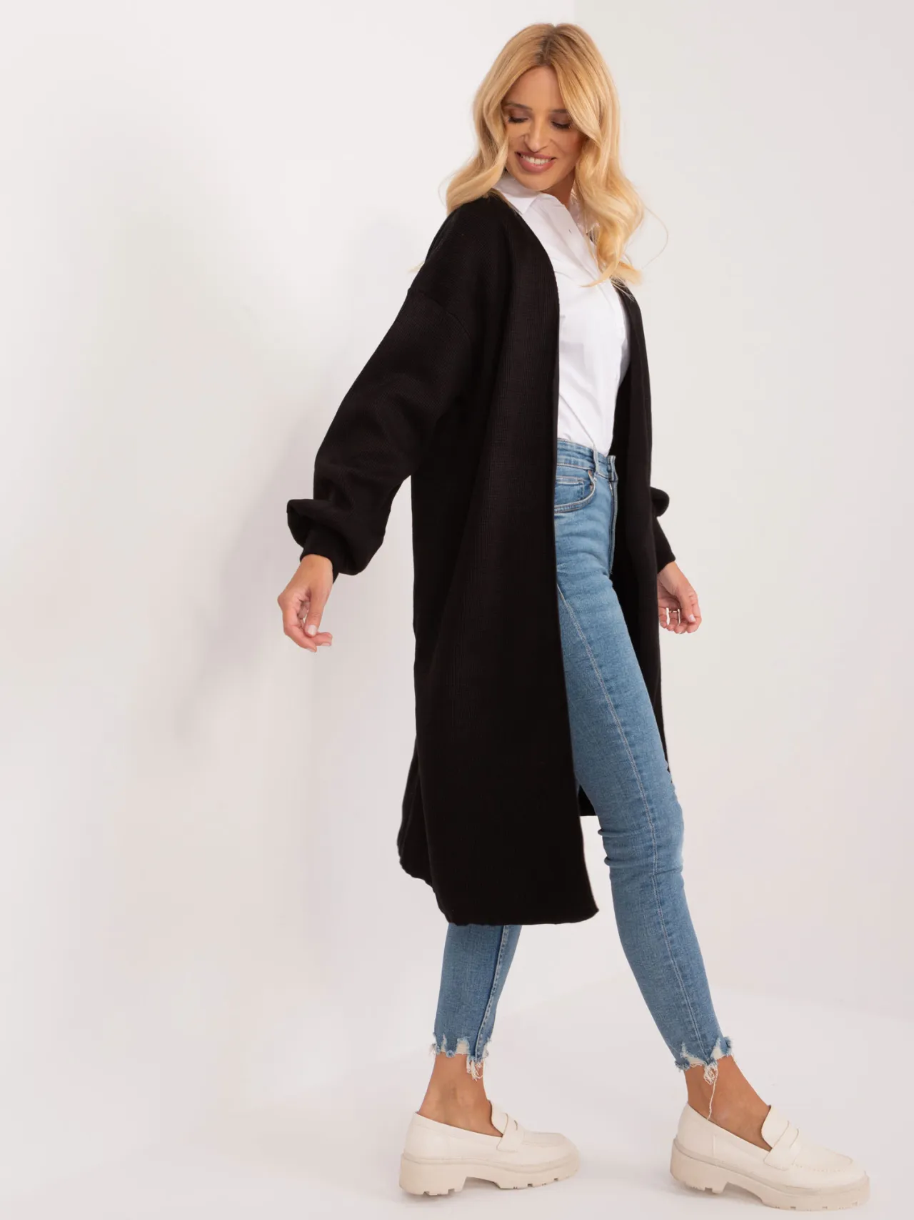 Zdjęcie Stylowe swetry damskie: Modne stylizacje, które pokochasz na jesień