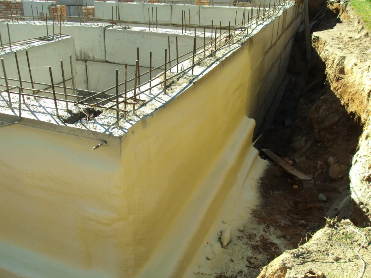 Zdjęcie Jak ocieplić fundament z kamienia w 6 prostych krokach: kompletny poradnik
