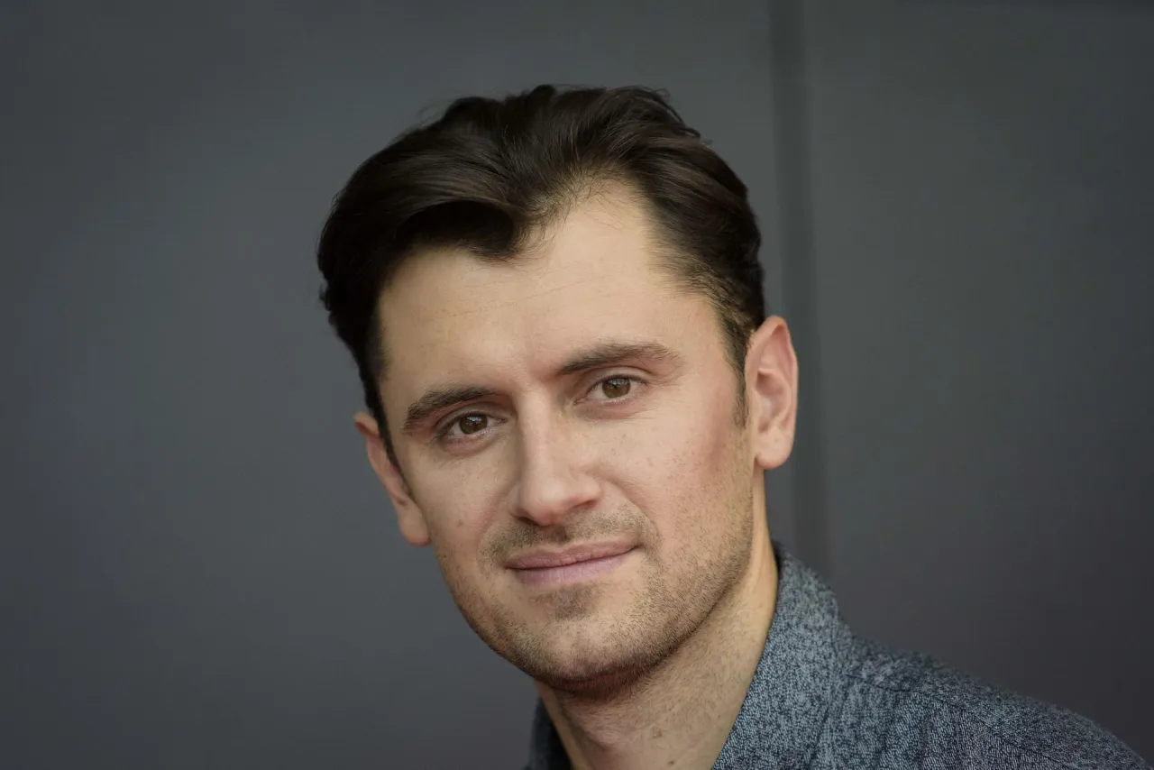 Zdjęcie Bartek aktor - poznaj życie i osiągnięcia dwóch znanych Bartków