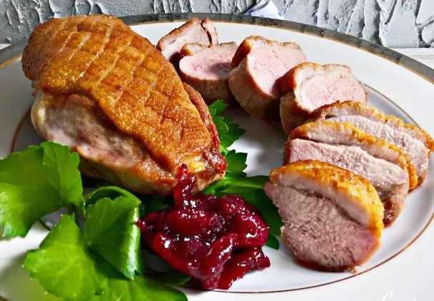 Zdjęcie Jak długo piec pierś z kaczki w piekarniku, by była idealna?