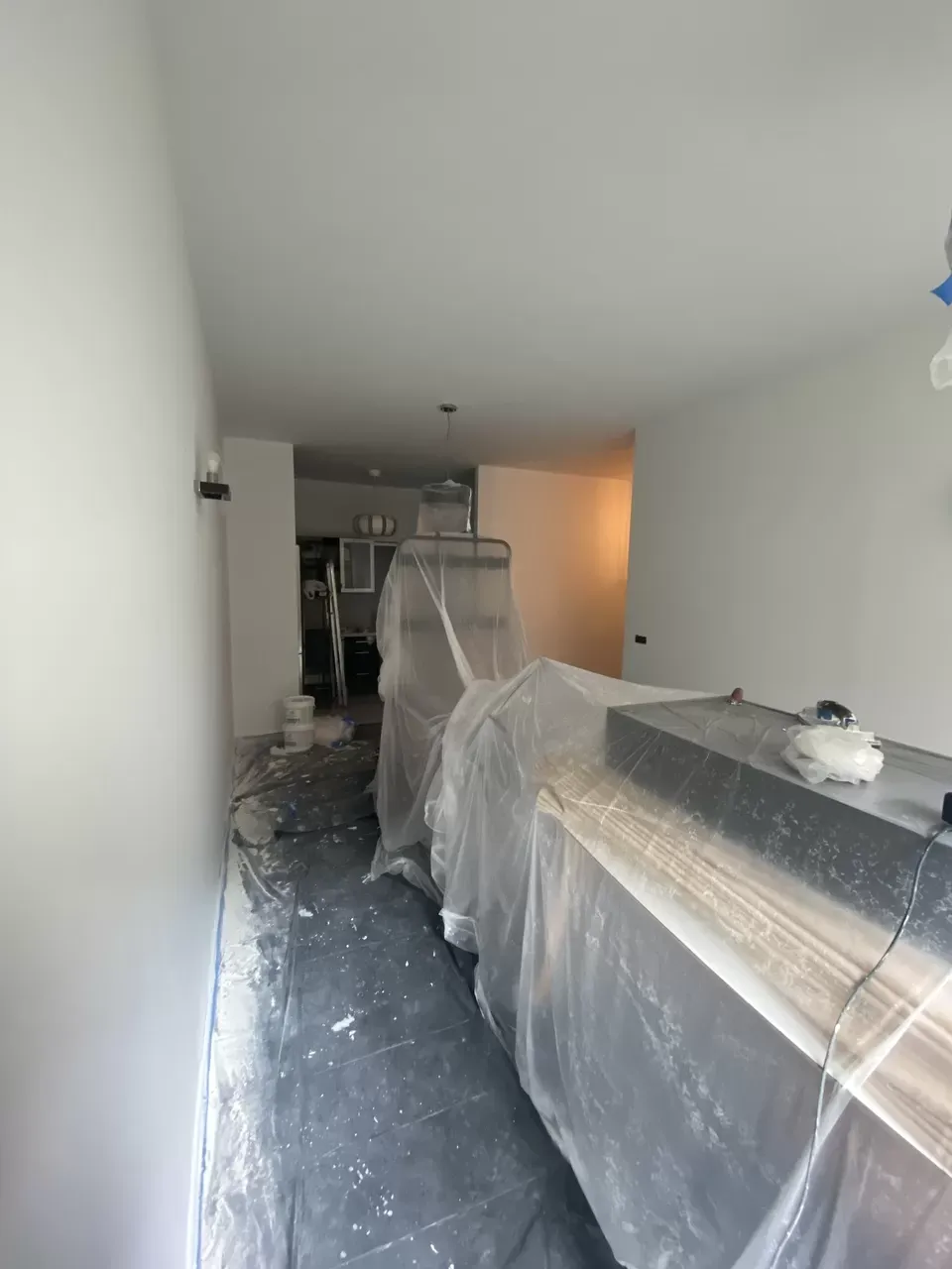 Zdjęcie Ile kosztuje pomalowanie mieszkania 50 m2? Sprawdź, co wpływa na cenę