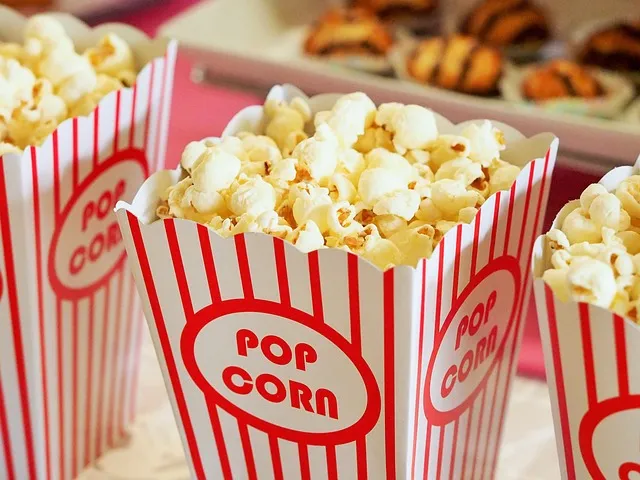 Zdjęcie Ile kosztuje duży popcorn w kinie Helios? Zaskakujące ceny i oferty
