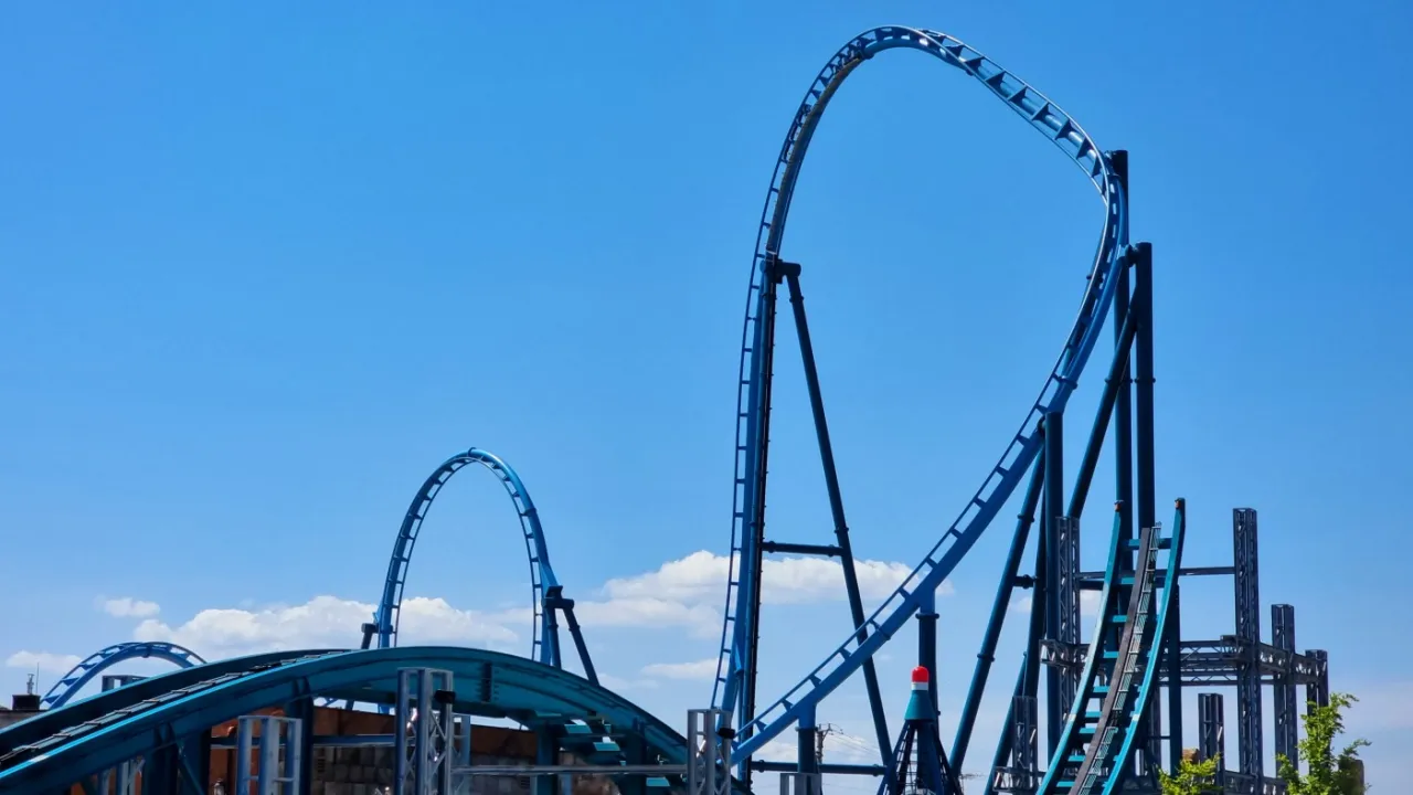 Zdjęcie Hyperion ile na godzinę - zaskakująca przepustowość rollercoastera