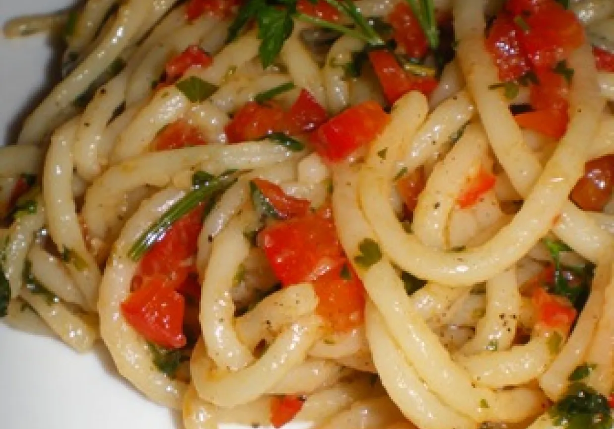 Zdjęcie Prosty przepis na spaghetti z chili i czosnkiem – aromatyczne danie w 30 minut