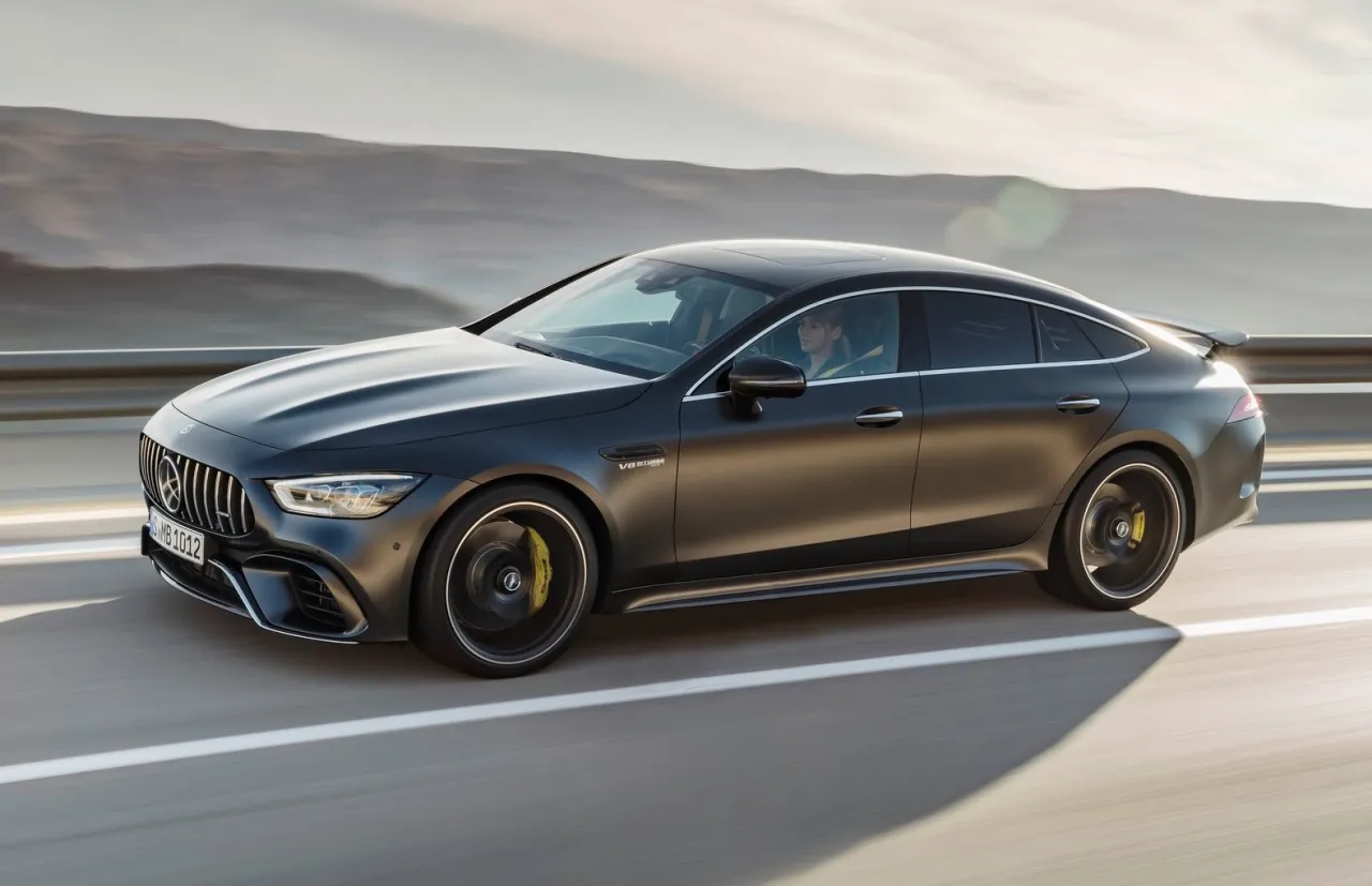 Zdjęcie Mercedes-AMG GT 4-drzwiowy: ceny, opinie, wady i zalety luksusowego sedana
