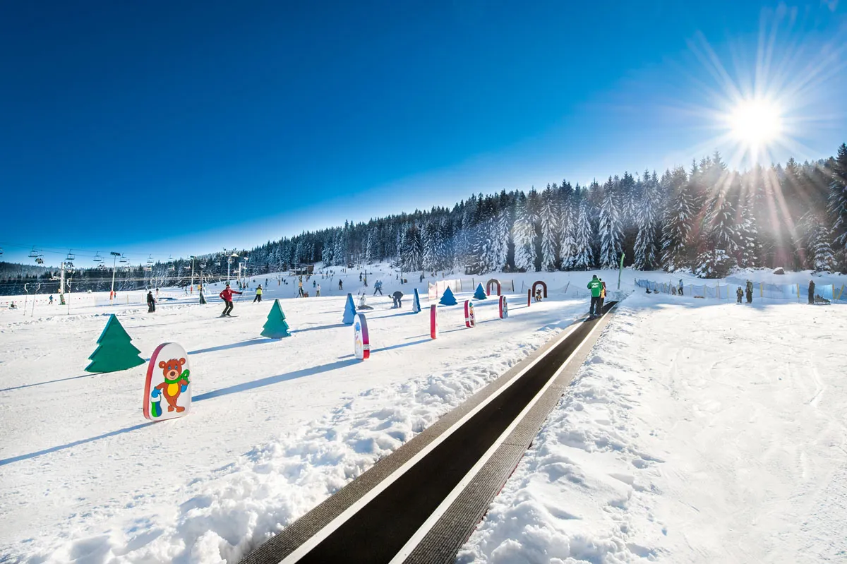 Zdjęcie Funpark Čern&aacute; hora: Przewodnik po snowparku i kosztach