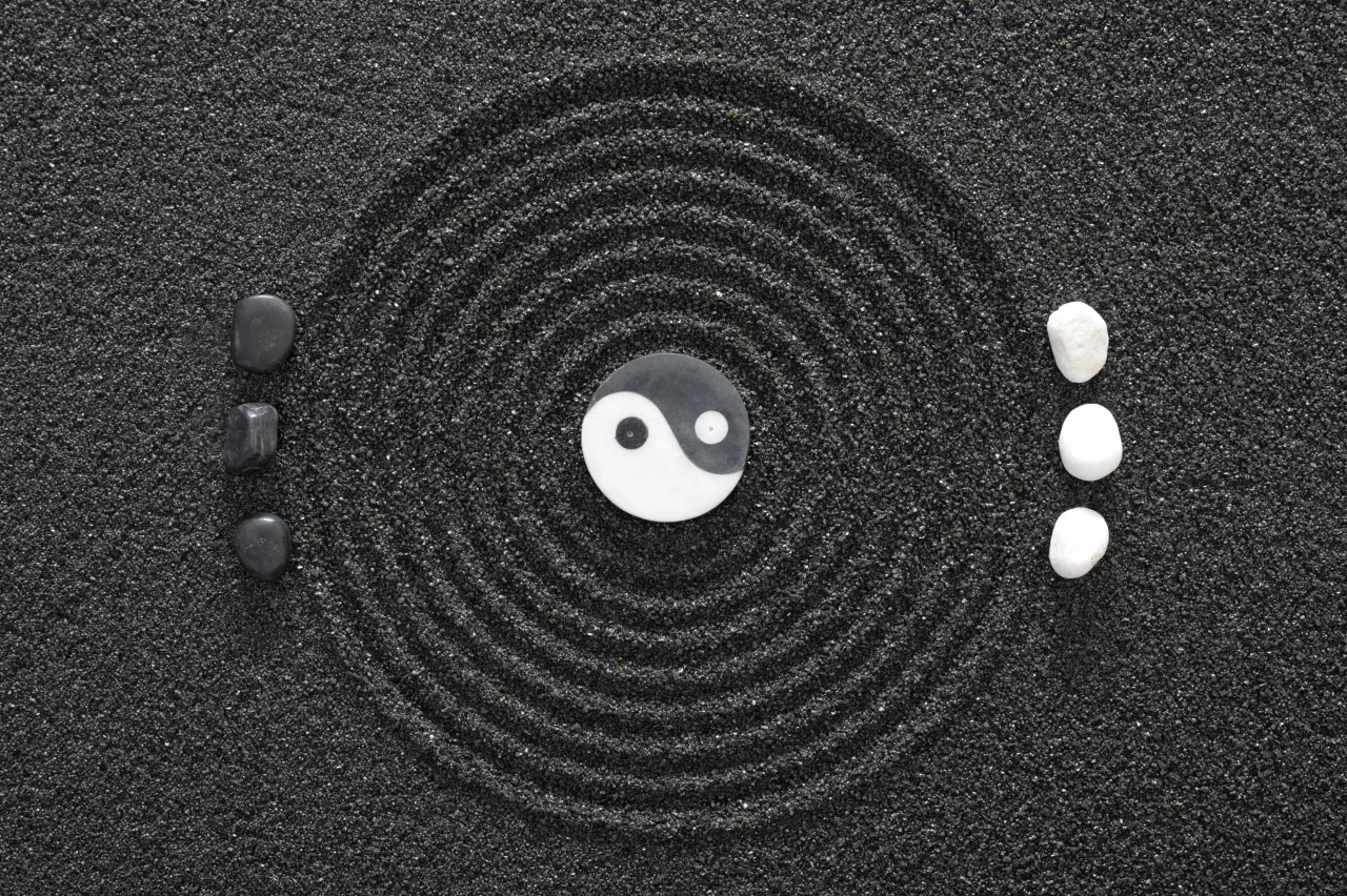 Zdjęcie Co oznacza symbol yin yang? Zrozumienie równowagi i dualizmu