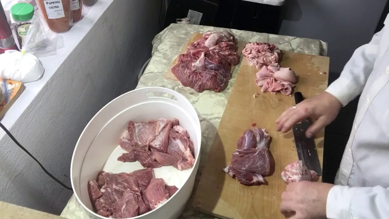 Zdjęcie Ile peklosoli na kilogram mięsa do kiełbasy, aby uniknąć błędów?