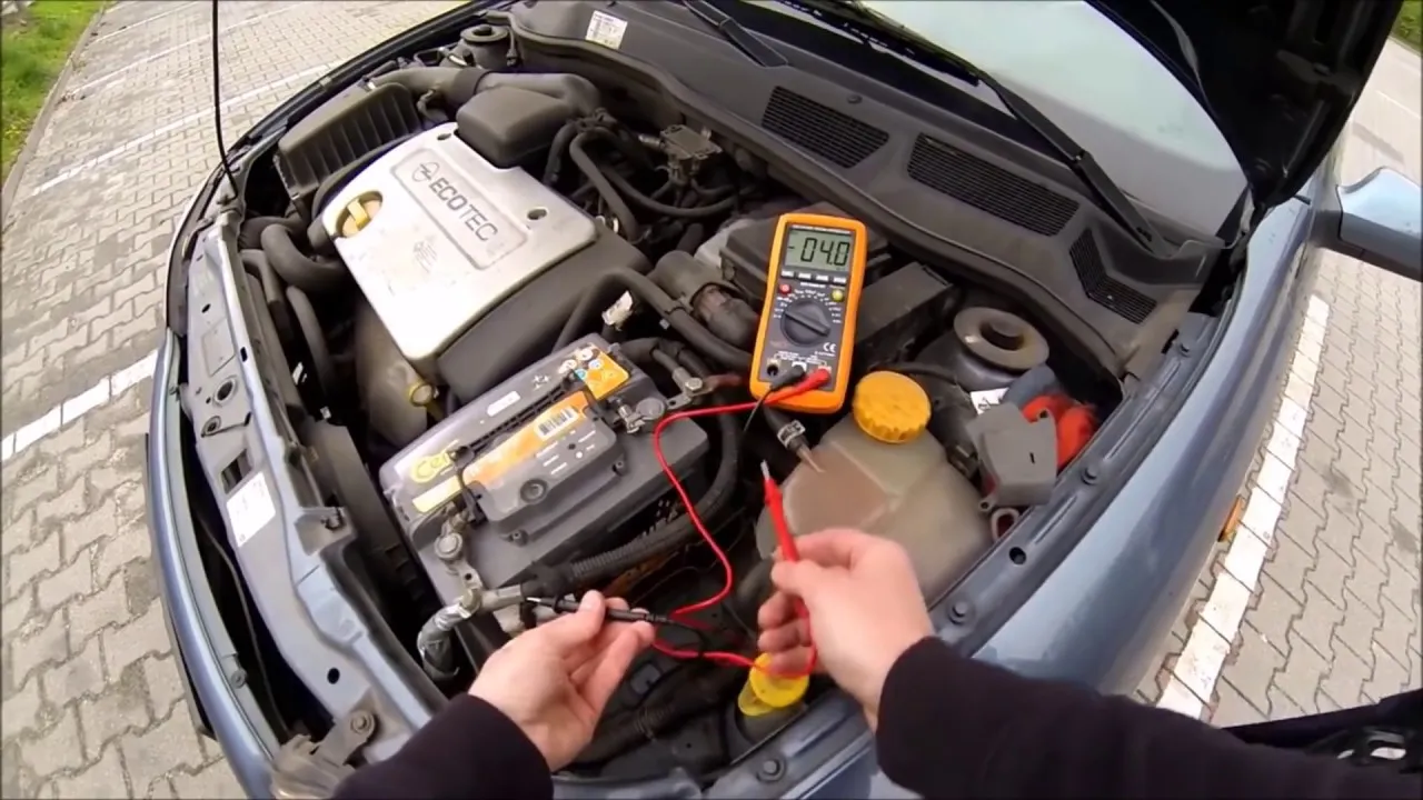 Zdjęcie Jakie powinno być napięcie alternatora, aby uniknąć problemów?