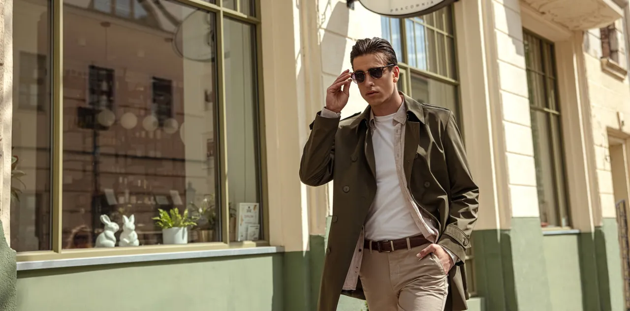 Zdjęcie Stylizacje męskie ze spodniami khaki: 10 modnych inspiracji
