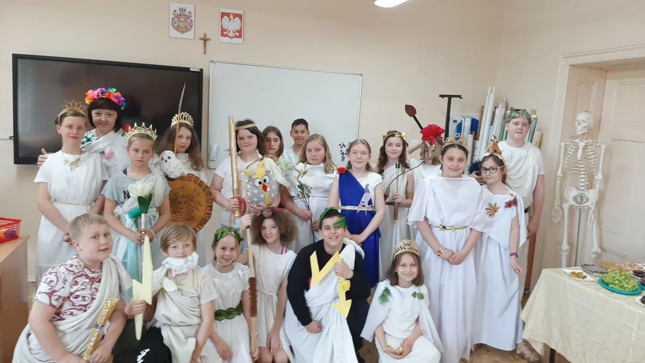 Zdjęcie Jak zrobić strój bogini greckiej dla dzieci - proste i kreatywne pomysły