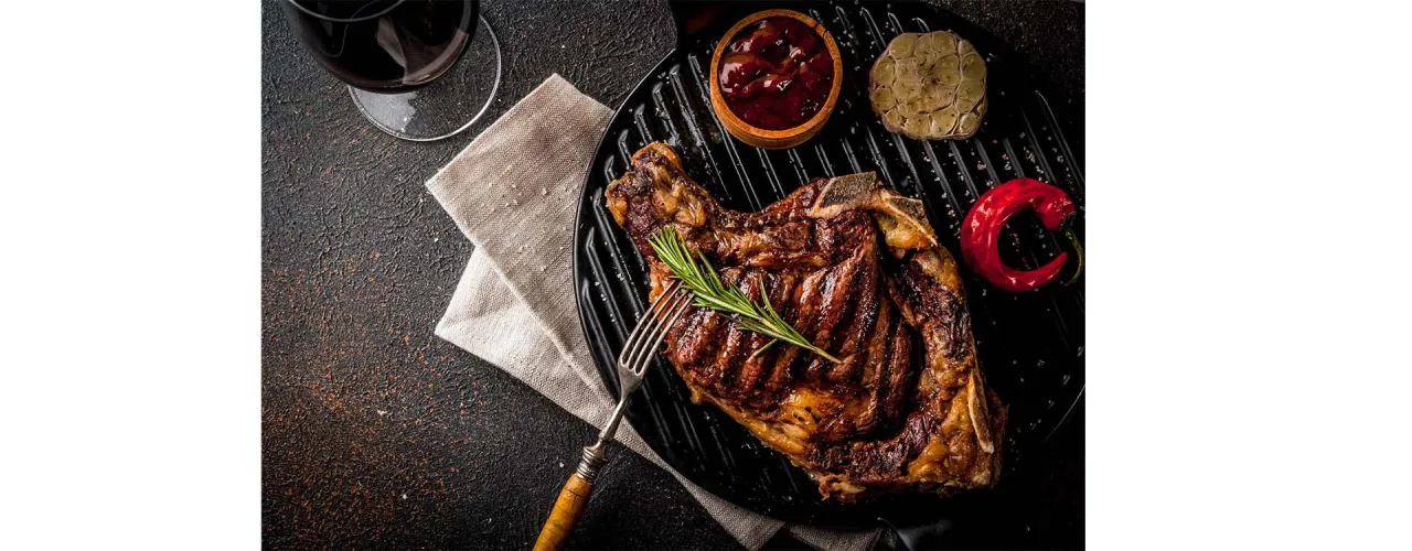 Zdjęcie Quel vin boire avec une côte de bœuf grillée pour un accord parfait ?