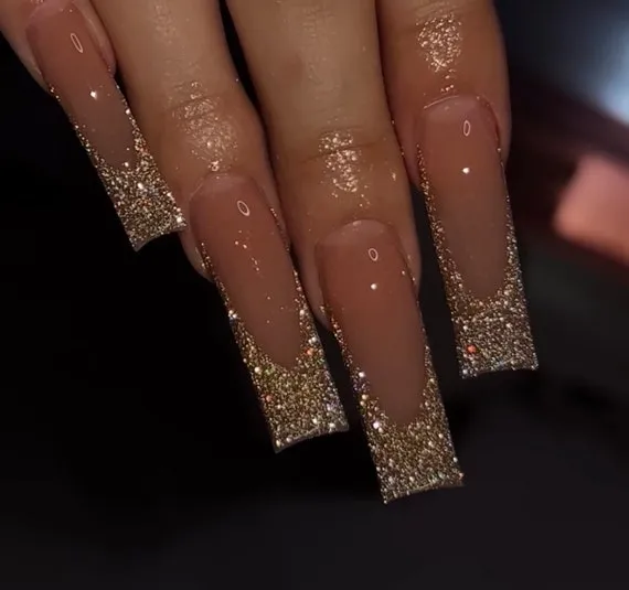 Zdjęcie French Nägel Glitzer: Dein Style-Guide für den perfekten Funkel-Look