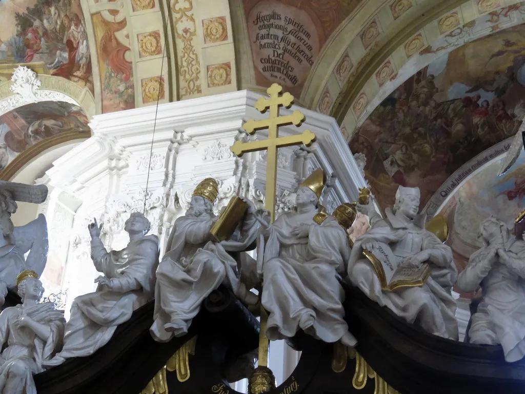 Zdjęcie Sanktuarium w Krzeszowie: Historia, Cuda i Miejsce Pielgrzymek