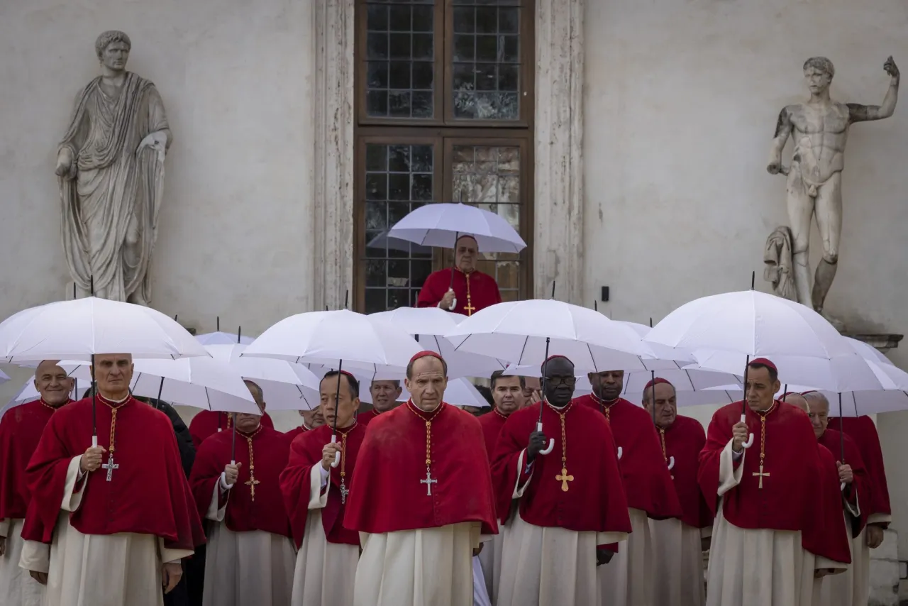 Zdjęcie Conclave: Ocena Krytyków - Co sądzą o filmie o władzy i ambicjach?