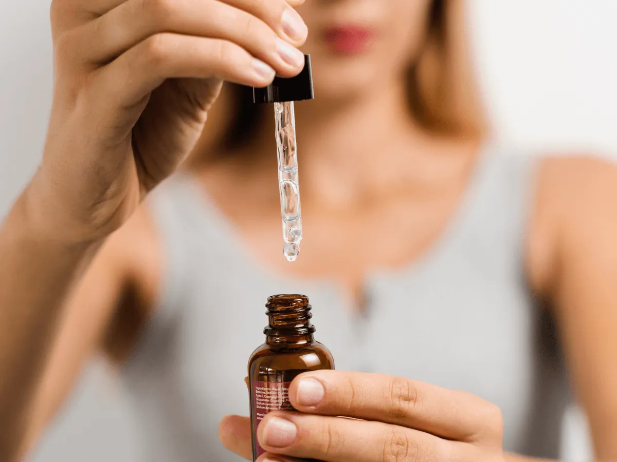 Zdjęcie Veoli serum pod oczy rozświetlające – jak pozbyć się cieni i worków?