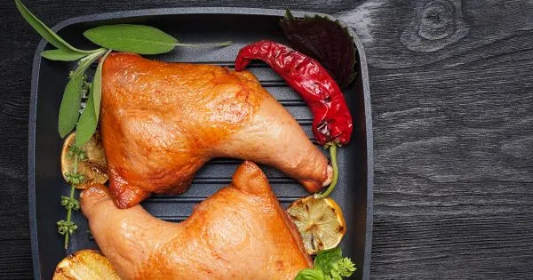 Zdjęcie Jak długo wędzić udka z kurczaka, aby uzyskać idealny smak?