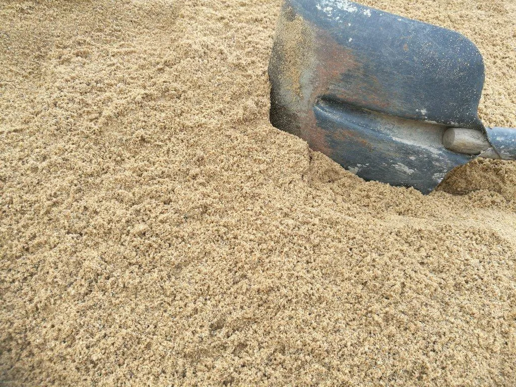 Zdjęcie 1 tona żwiru: Ile m2 pokryjesz? Zaskakujące obliczenia!